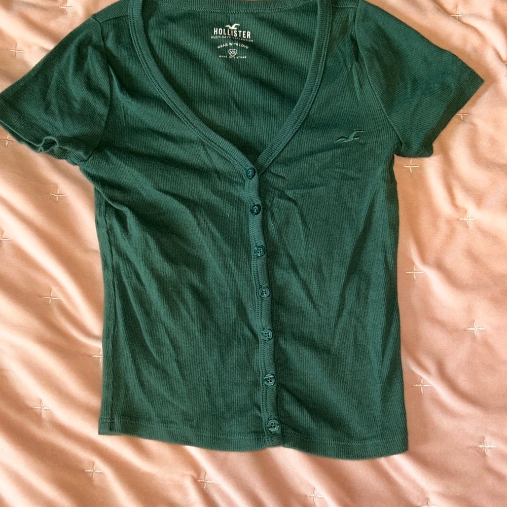 Hollister green ribbed cropped tee